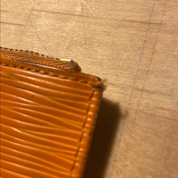 Louis Vuitton Orange Epi Leather Keychain Card Case w Zipper! - Picture 13 of 13